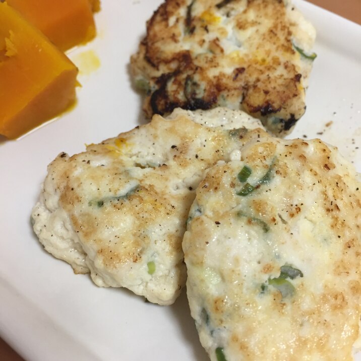 手づかみ食べ・離乳食中期〜・豆腐と鳥挽肉ハンバーグ